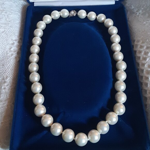 Camrose & Kross 20 Inch Faux Pearl Necklace In Original Case, Vintage - Picture 4 of 13